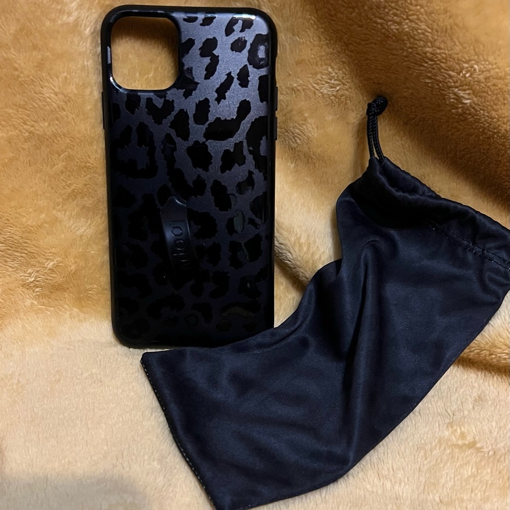 Loopy Midnight leopard Righty iPhone 11 Pro max case with bag included.
